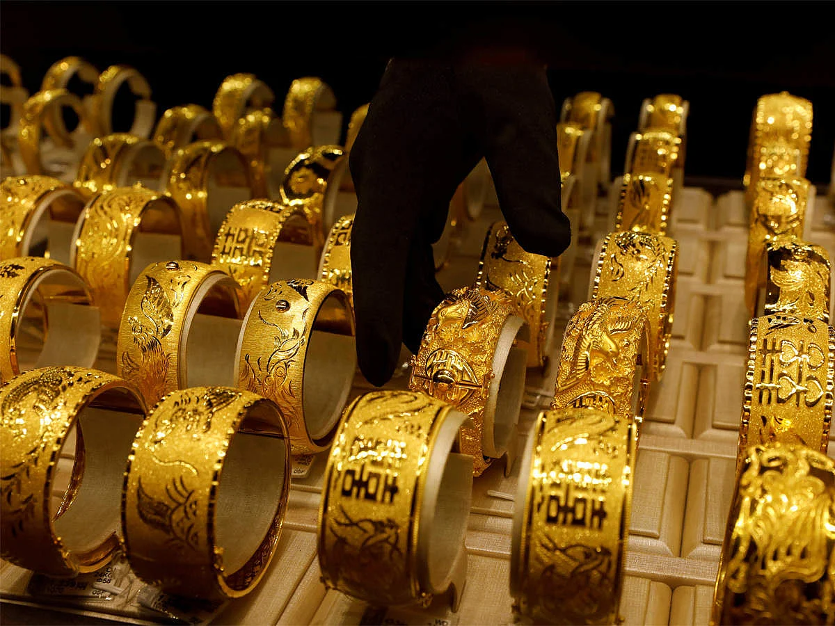 Dubai gold prices plunge over Dh26 per gram as investors book profit