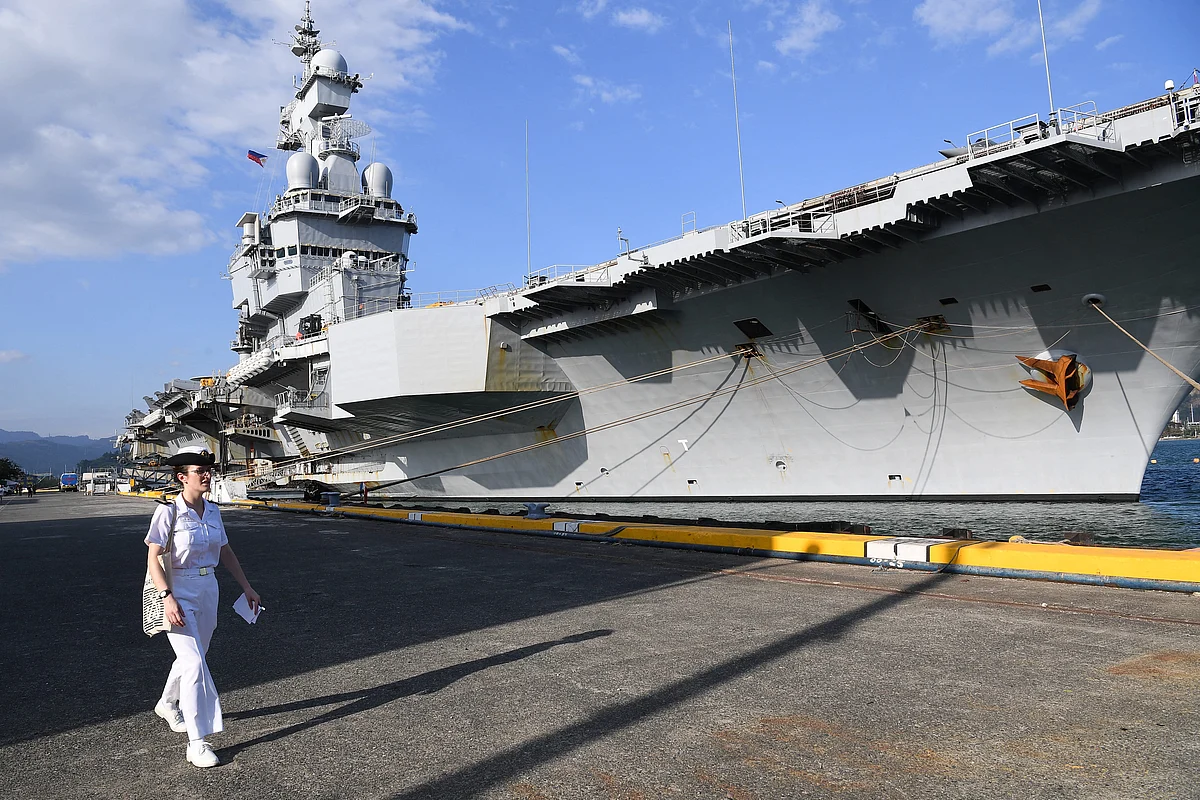 French Nuclear-Powered Aircraft Carrier Charles De Gaulle Makes ...