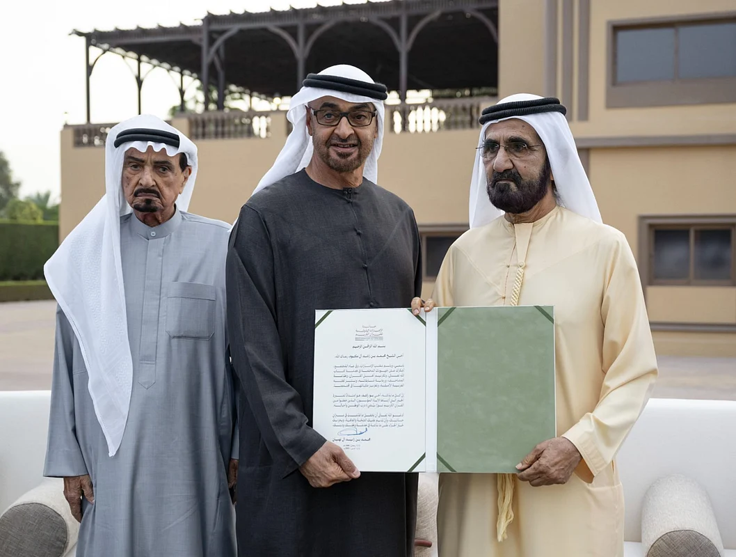 UAE President presents Sheikh Mohammed the first-ever Emirates ...