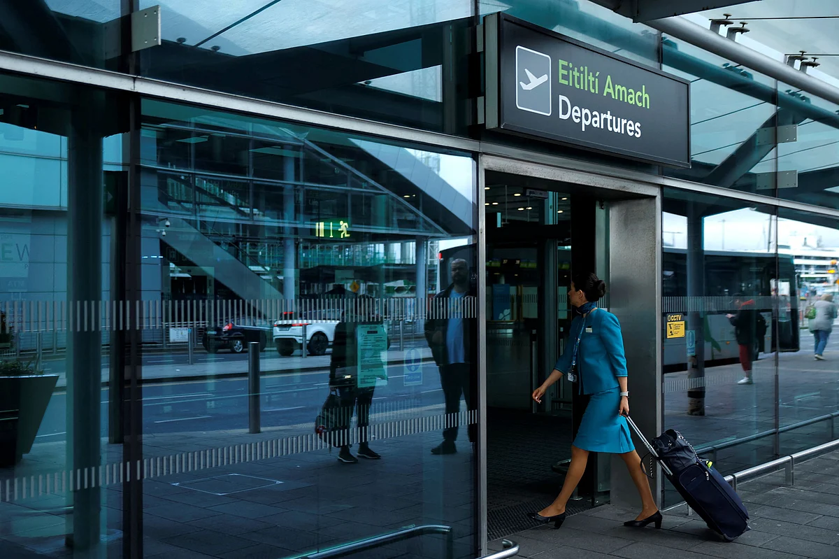 Dublin Airport Terminal 2 evacuated as 'safety precaution' following an(01)