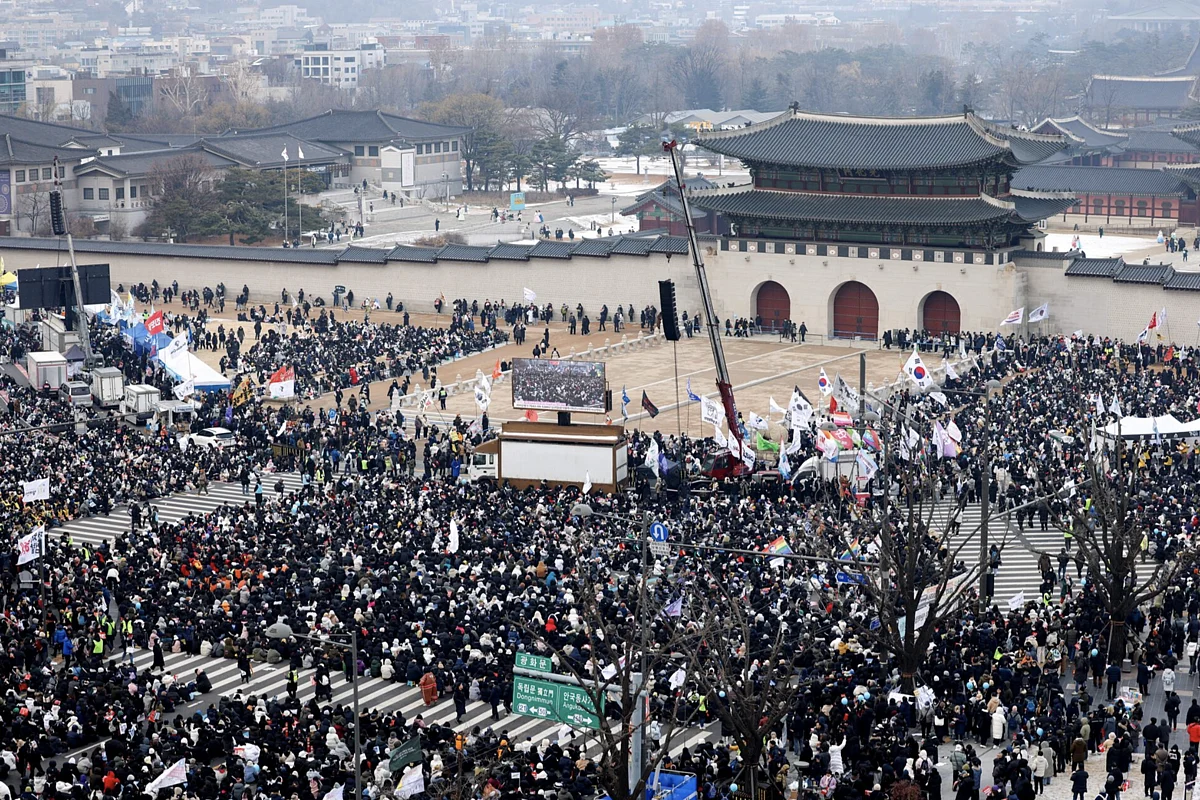 Thousands join rally in Seoul to support South Korea's impeached ex ...