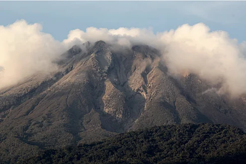 Philippines raises alert level at restive volcano after Mt. Bulusan ...