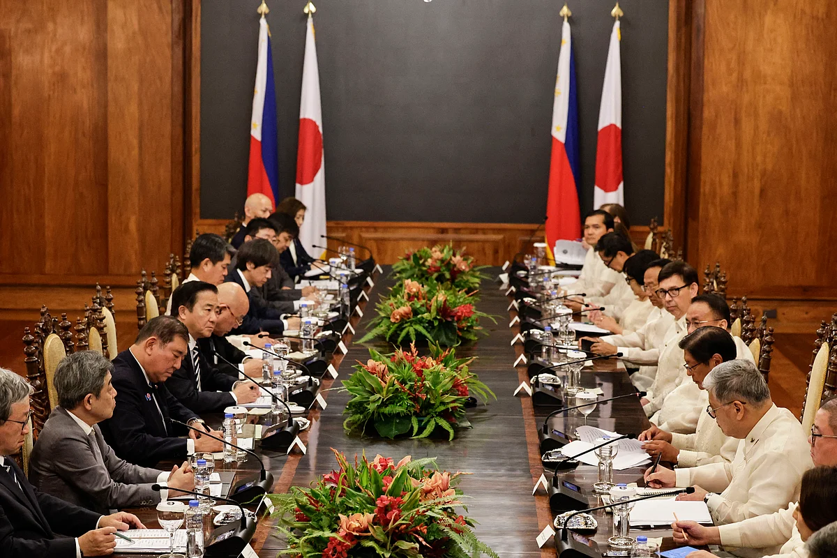 Japan, Philippines leaders vow to deepen security ties | Khaleej Times