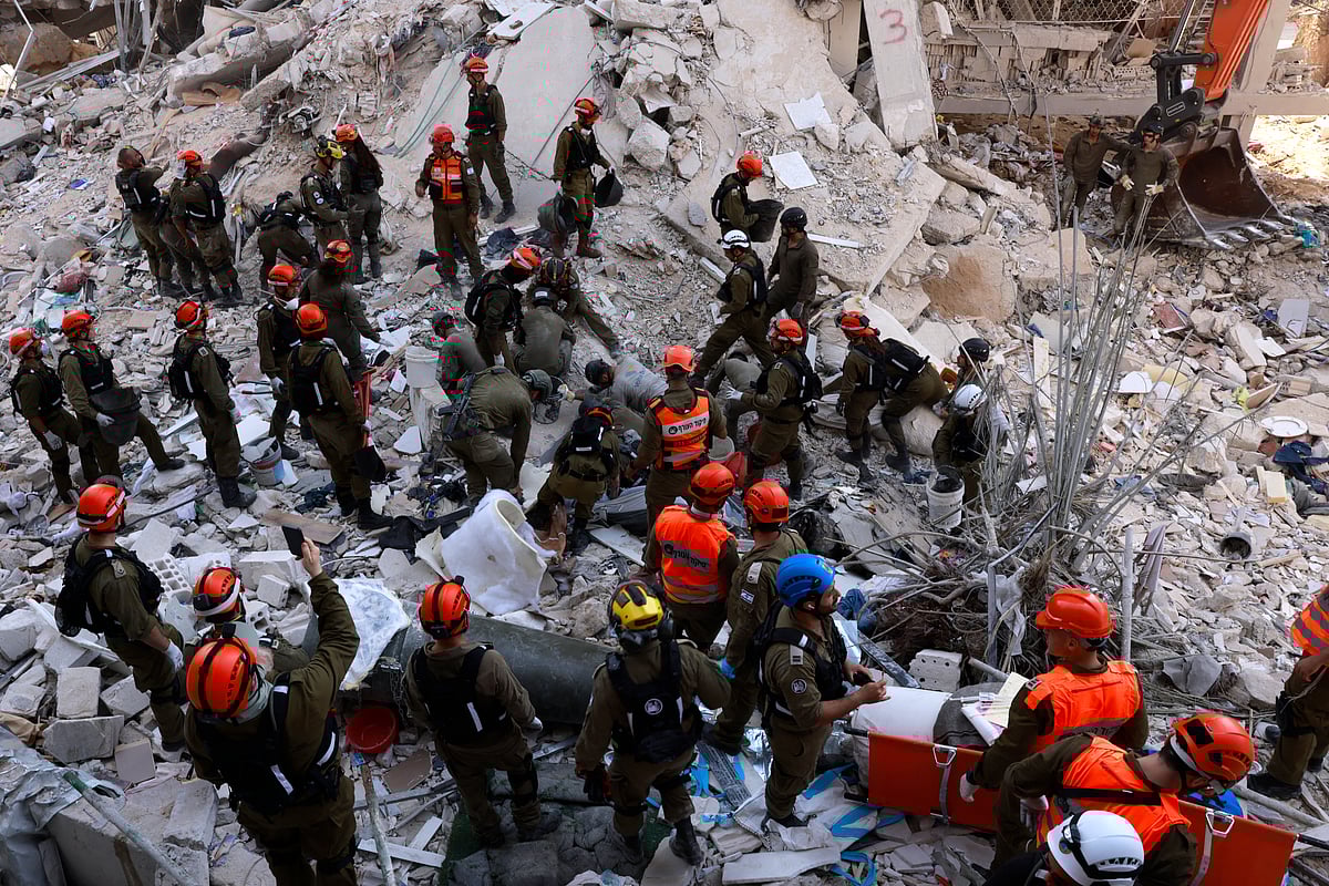Netanyahu Warns Iran: Heavy Price for Hospital Attack in Southern