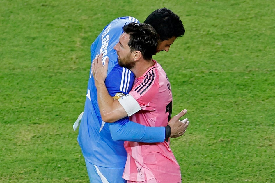 Fifa Club World Cup: Messi denied late winner by Al Ahly goalkeeper