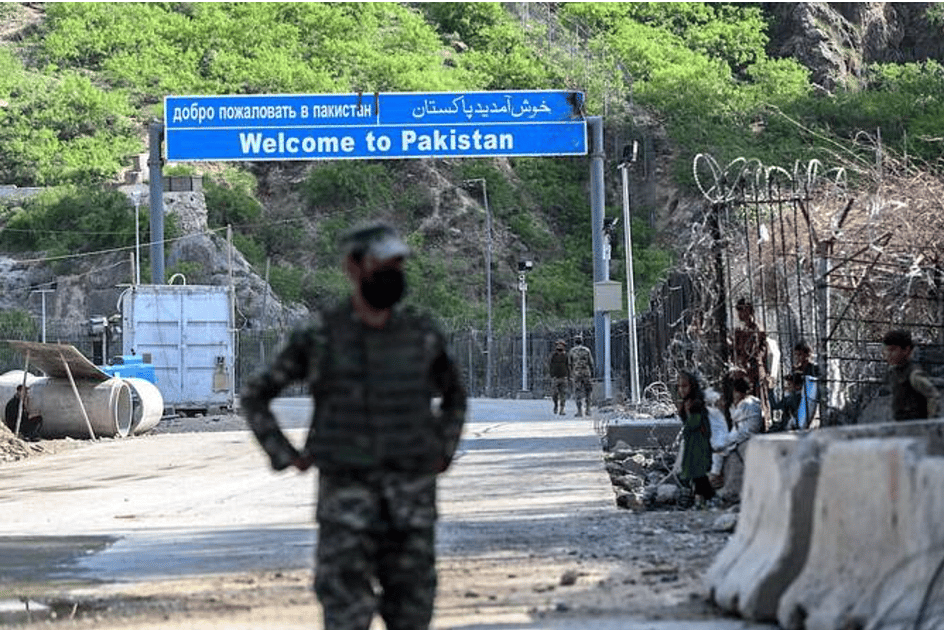 Pakistanische Armee tötet 30 Kämpfer, die versuchen, von Afghanistan ...