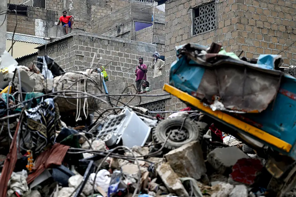 Pakistan building collapse: Death toll rises to 27; rescue teams search ...