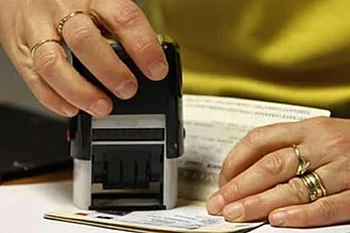 UAE: Will employee or employer pay fine if the visa is not processed in time?