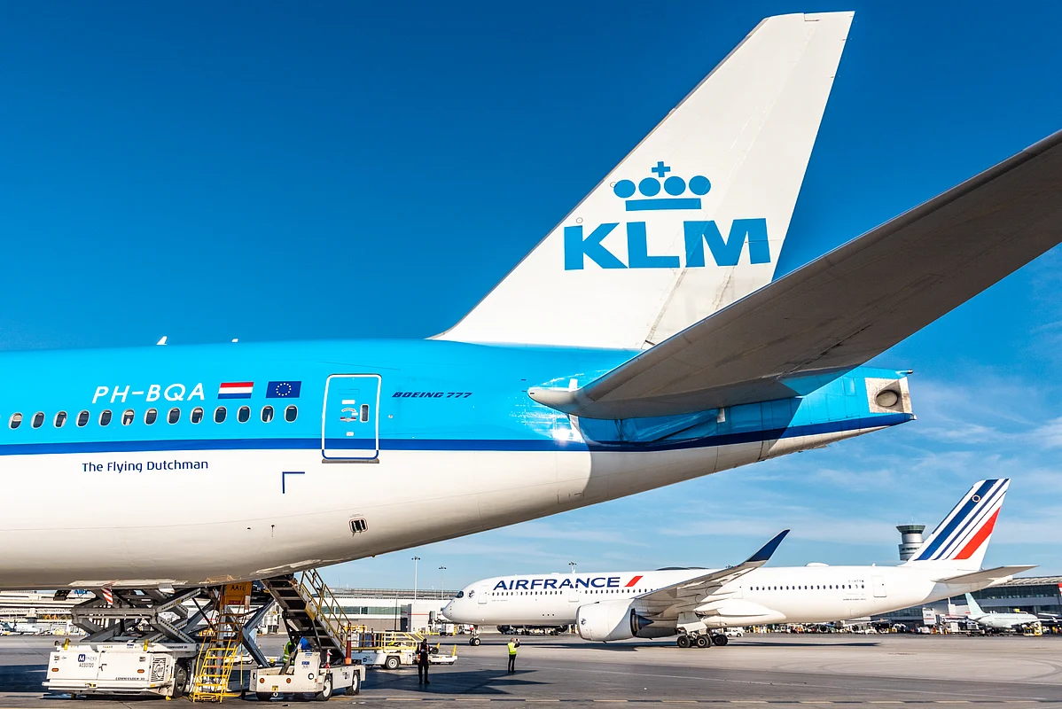 KLM jet over city skyline – “KLM Royal Dutch Airlines resumes flights to Tel Aviv, Dubai, and Saudi Arabia”
