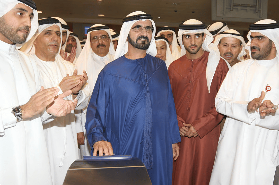 Sheikh Mohammed tapping the first Nol card on September 9, 2009