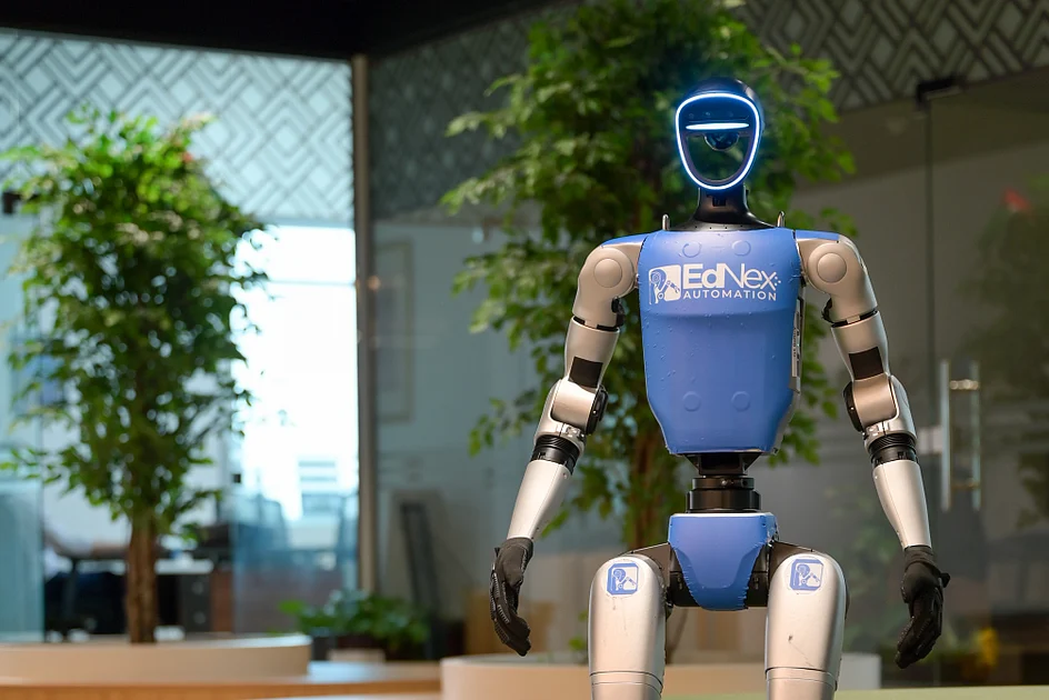 Robot Ruler Video: Meet viral robot that greeted Dubai Ruler, crossed road; cost ...
