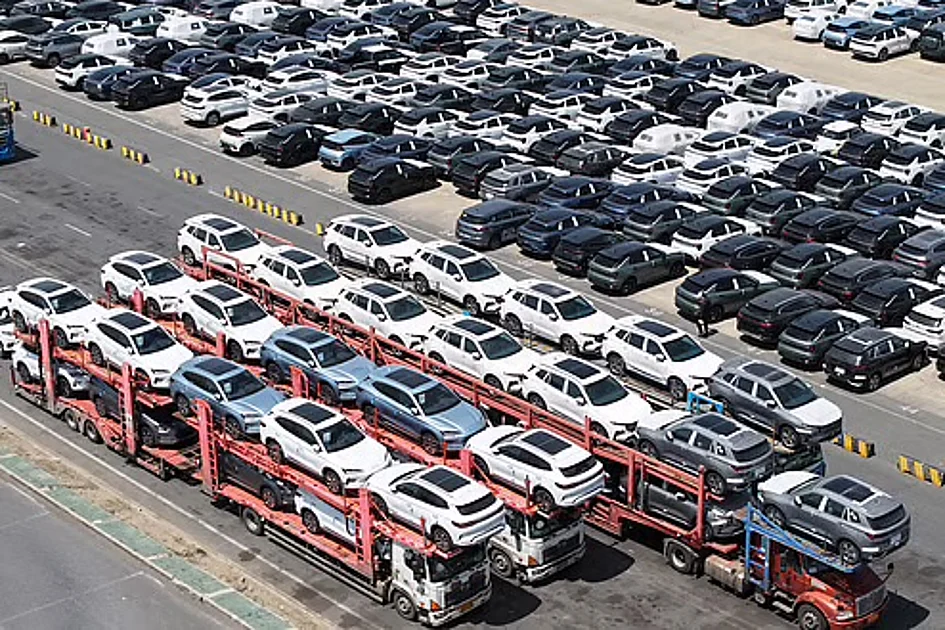 UAE: Only overseas Pakistanis can import car under gift, transfer of ...