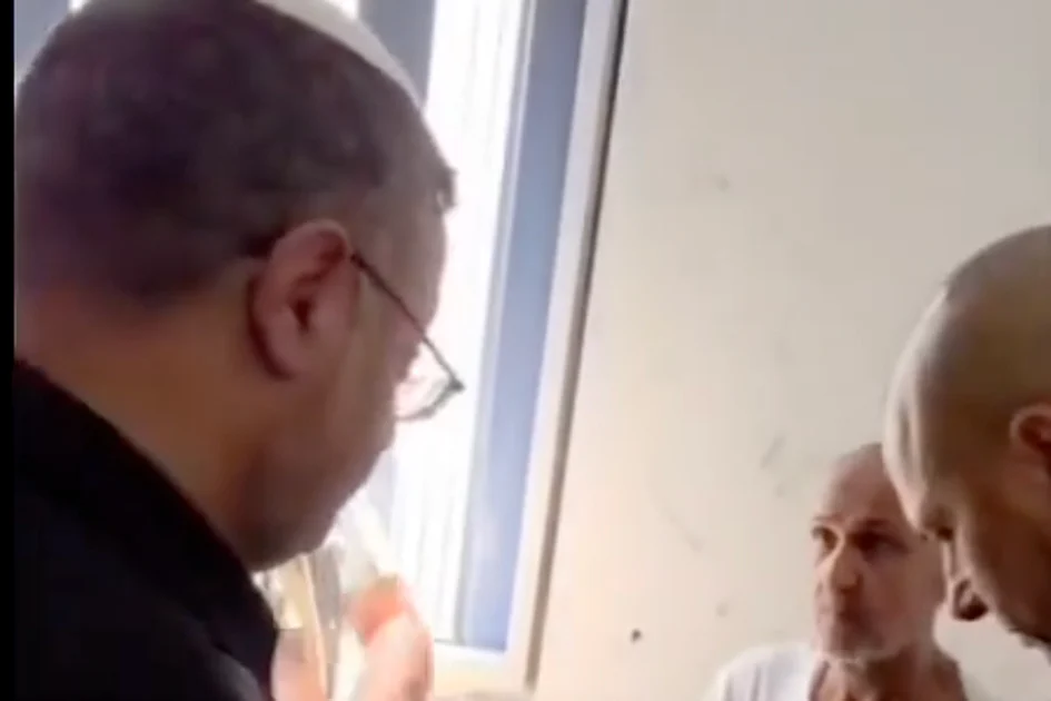 „Ihr werdet nicht gewinnen“: Israelischer Minister besucht prominente ...