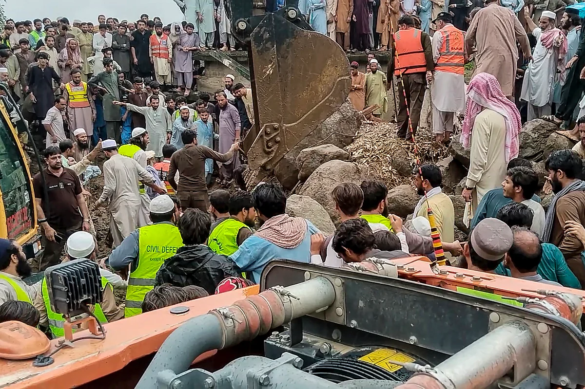 Pakistan rescuers recover bodies after flash floods, monsoon rains kill ...