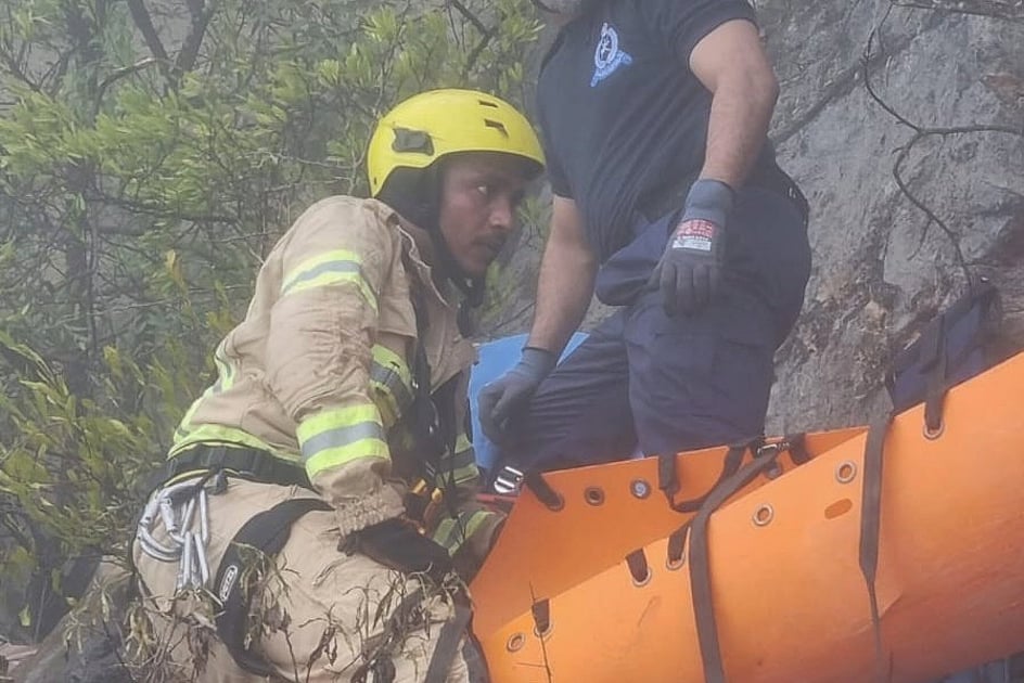 Oman: Tourist dies after slipping while climbing mountain in Dhofar