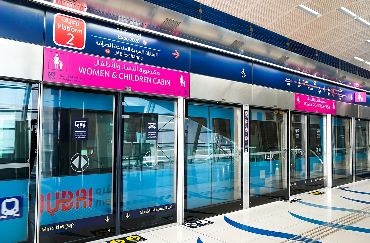 Dubai Metro: RTA adds new signs across all stations