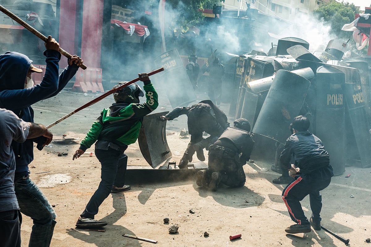 Indonesia: 3 dead as protesters set fire to regional parliament building |  Khaleej Times