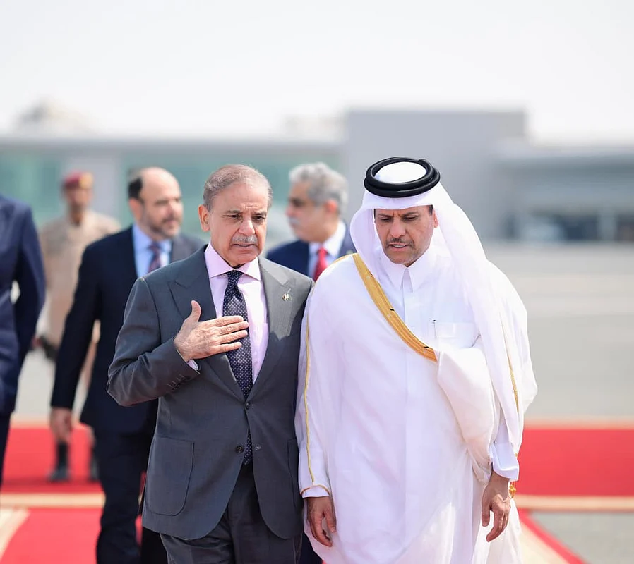 Look: Pakistan PM visits Doha to express solidarity with Qatar after Israeli strike