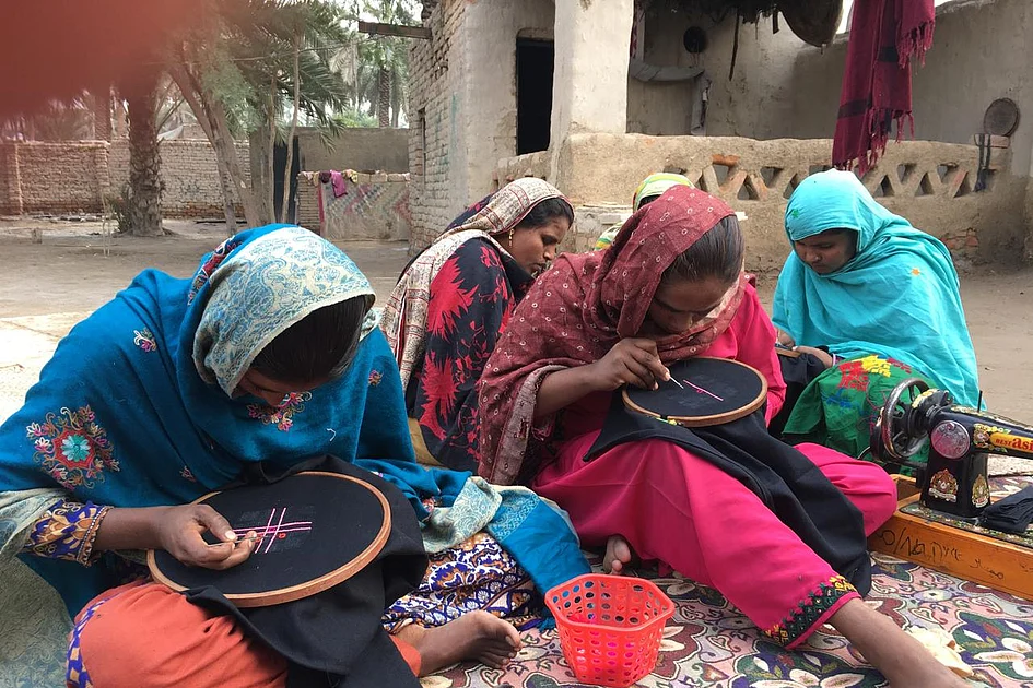 Handwork Pakistan Love Handmade draws global attention to Pakistani arts and crafts ...
