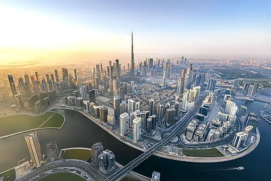 Der Handel zwischen den drei großen Wirtschaftszonen Dubais steigt 2024 ...