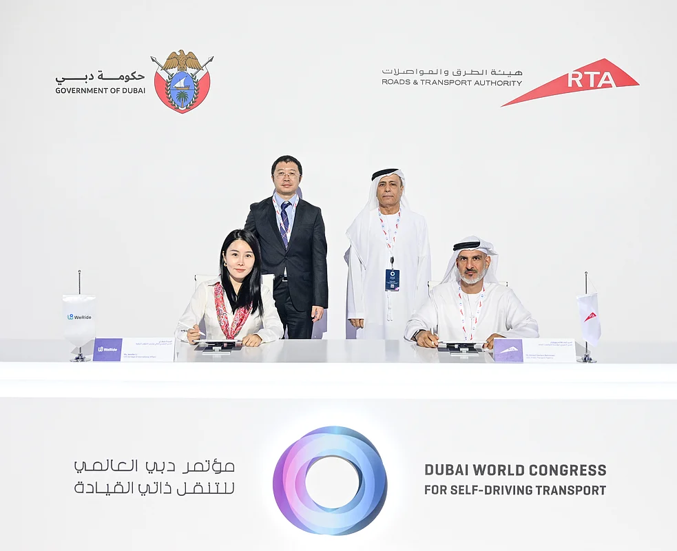 Al Tayer and Dr Tony Xu Han during the signing of the agreement between RTA and the consortium of WeRide and Deutsche Bahn.