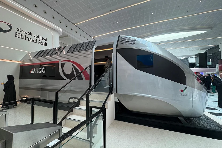 Fotos: Erster Blick in die Züge von Etihad Rail zeigt 3 Klassen und ...