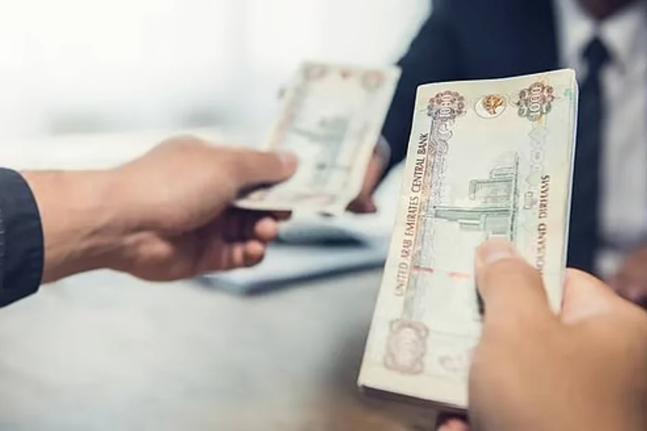 UAE: Can companies delay salary due to late payments from external vendors?