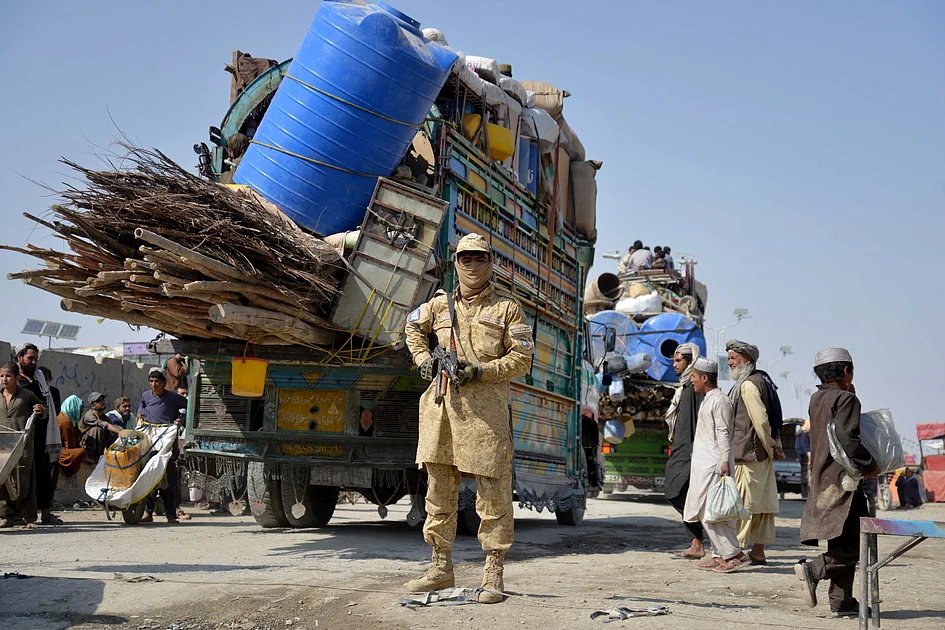 Pakistan threatens to 'obliterate' Taliban after peace talks fail