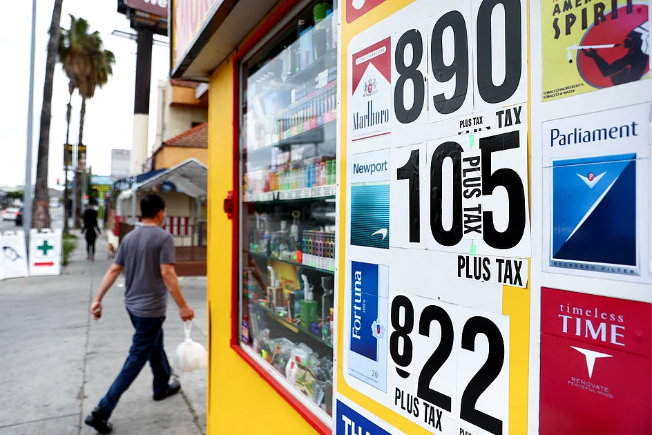 Maldives becomes first nation to ban anyone born after January 2007 from ...