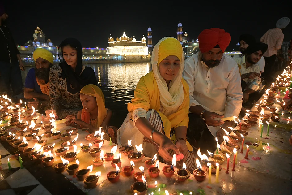 Pakistan grants hundreds of Indian Sikhs visas to attend 10-day festival