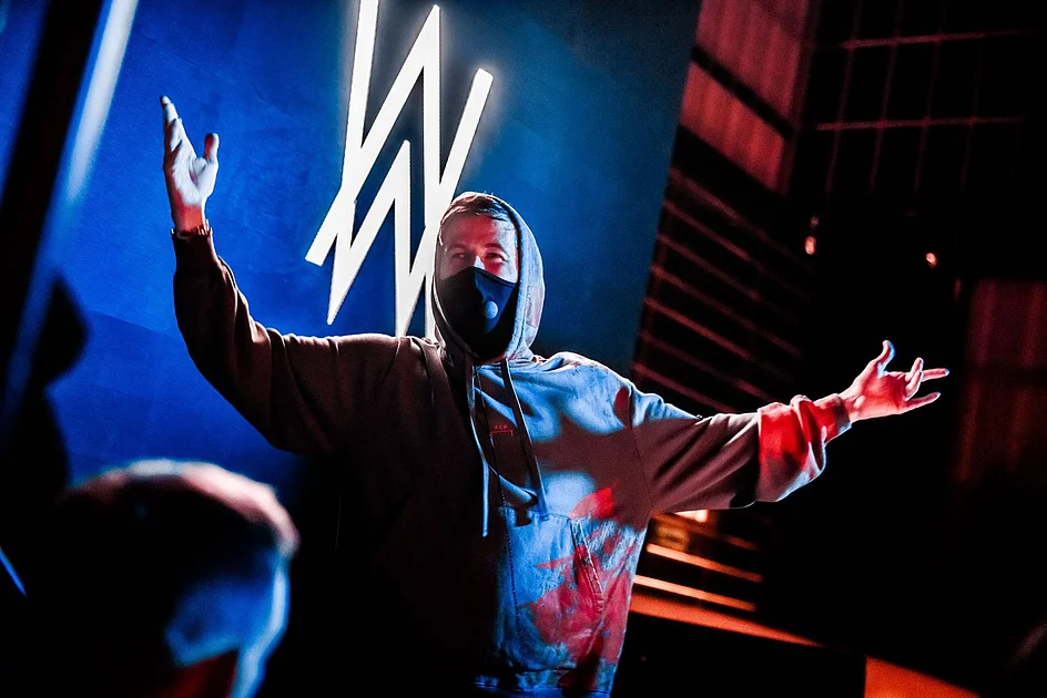 Alan Walker lights up Dubai restaurant with surprise set