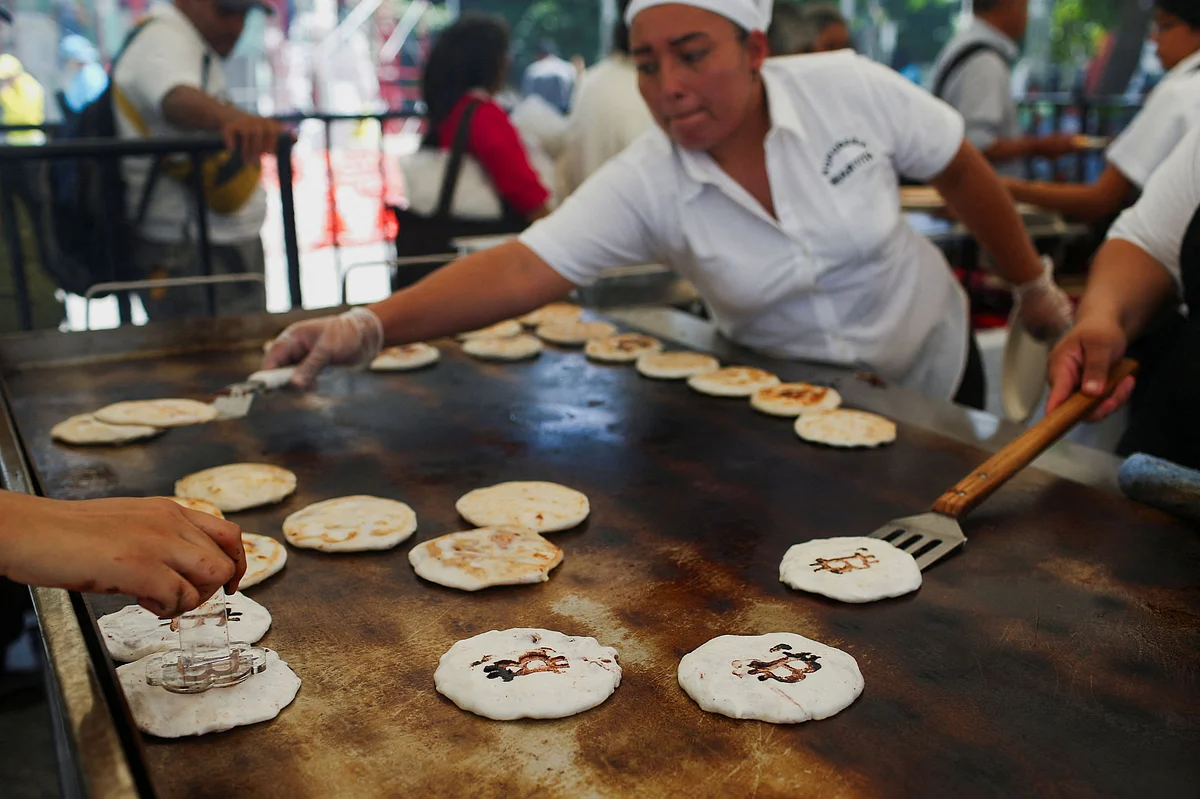 Bitcoin plummets as markets keep an eye on 2026 for relief