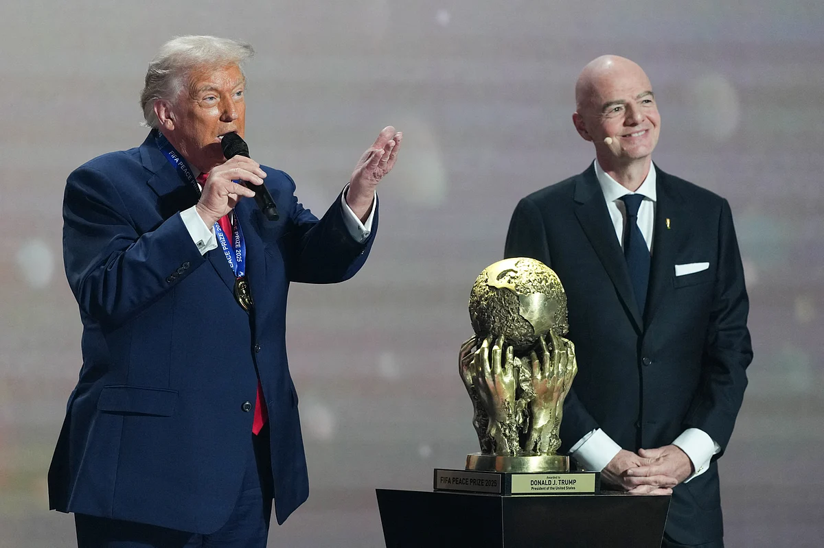 Trump all smiles as he wins Fifa's new peace prize