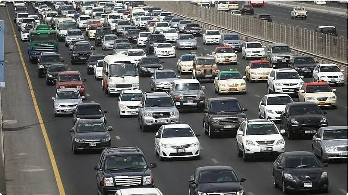Dubai Police warn of accident on Emirates Road; traffic delays expected