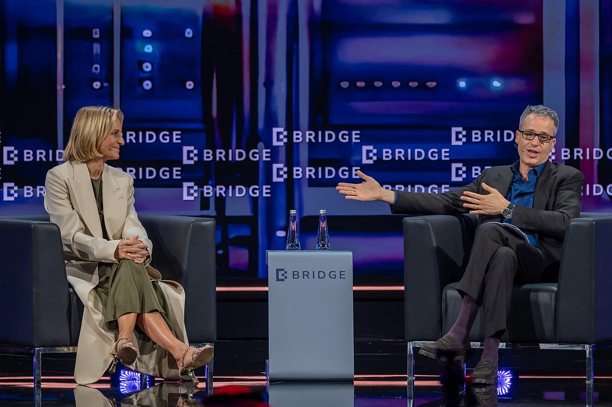 'Truth will never be clean': Media must admit every story has agenda, says top journalist