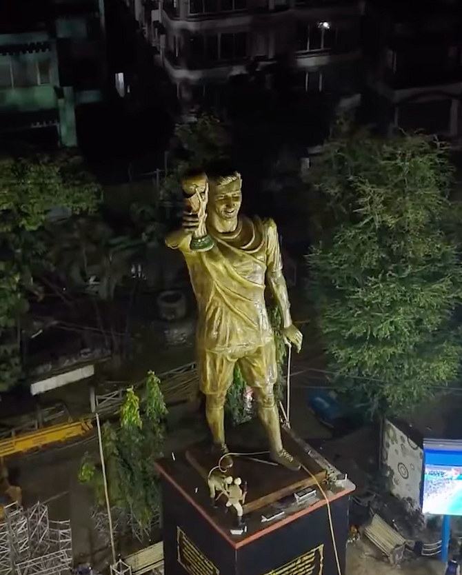 India: Lionel Messi lands in Kolkata, set to virtually unveil 70-foot statue of himself