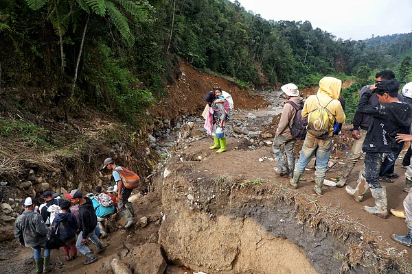 7 dead, 82 missing due to landslide in Indonesia's West Bandung | Khaleej  Times