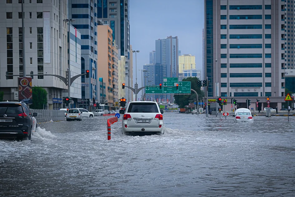 127mm rainfall: How UAE tackled flooded roads, disrupted flights this ...