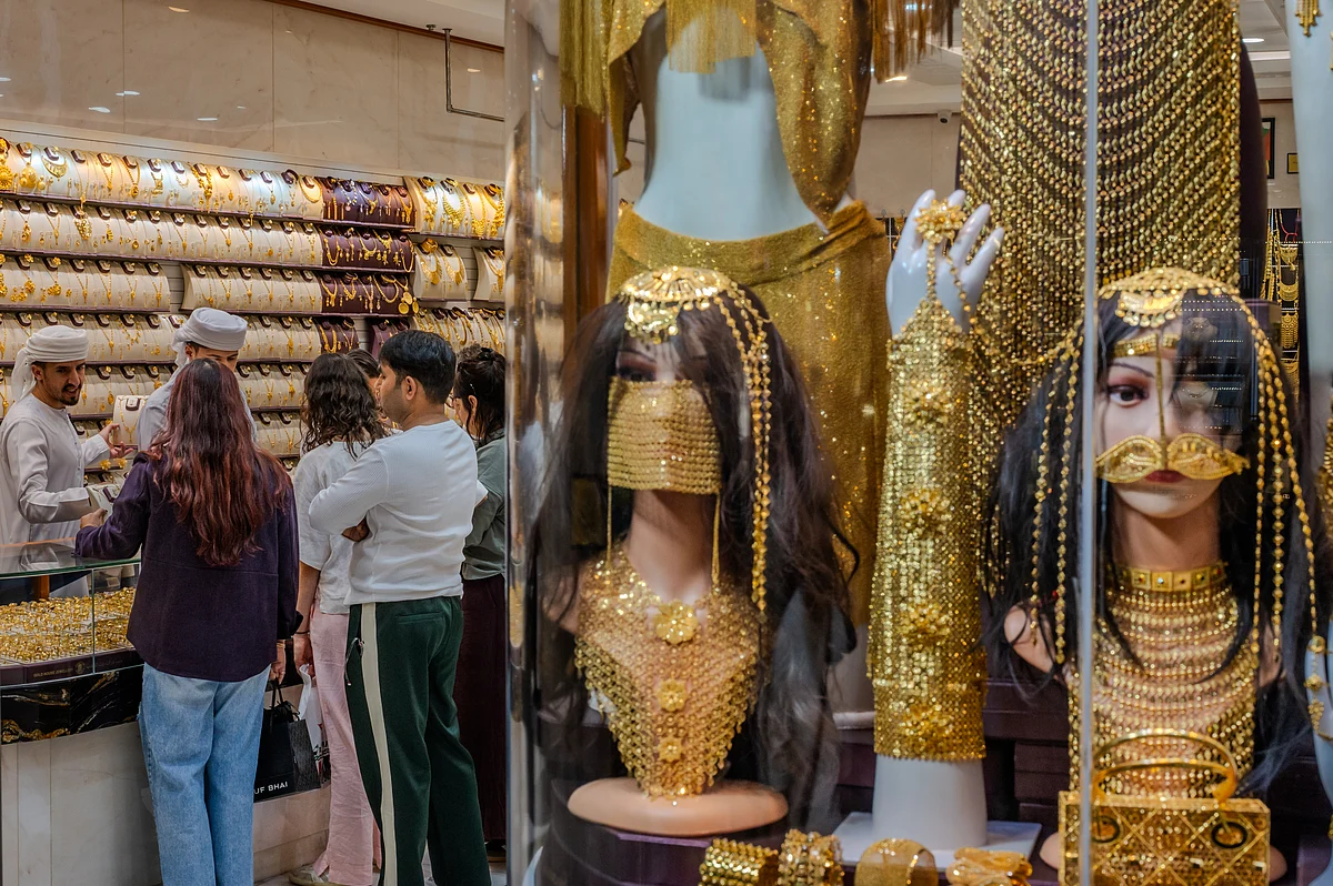 Dubai’s month-long gold slide puts 14K below Dh300 a gram — Photo: Khaleej Times