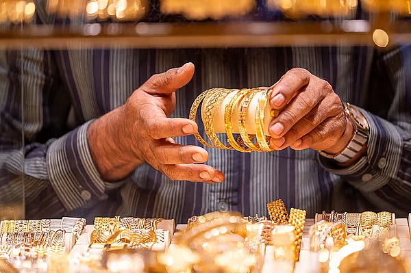 UAE gold prices inch higher as precious metal breaks records 3 days in a row