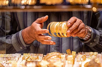 Gold prices swing sharply: What UAE investors should know amid regional tensions