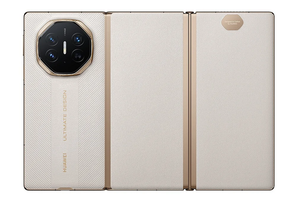 Luxury meets supremacy: The white HUAWEI Mate XT rules the tri-fold era