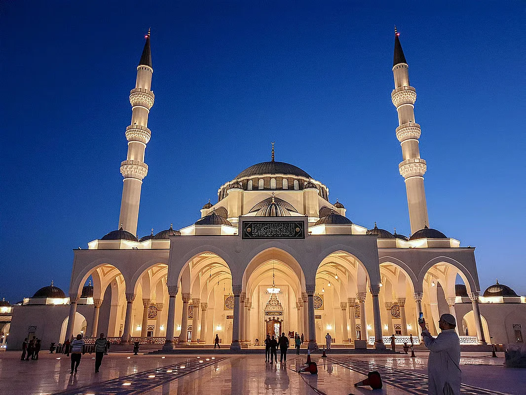 Sharjah Ruler announces govt employee status, pay for imams, muezzins