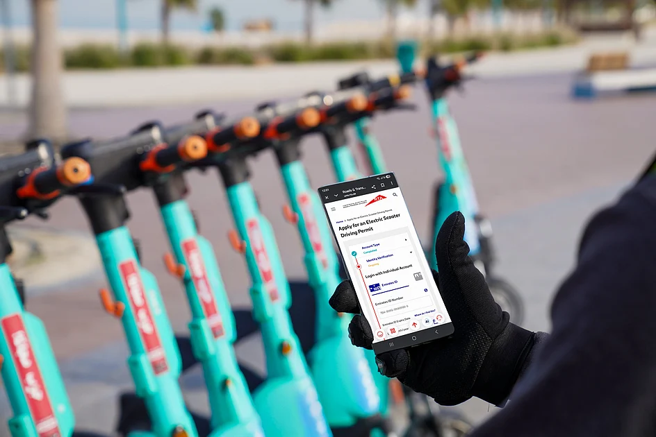 Dubai wird Fahrerlaubnisse für E-Scooter über alle digitalen Plattformen ...