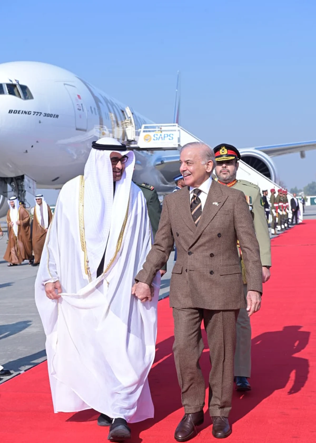 UAE President exchanges New Year greetings with Pakistan PM during meeting