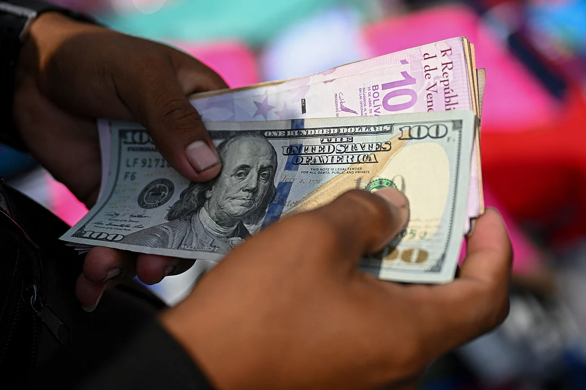 Dollar tumbles as investors reignite 'Sell America' trade