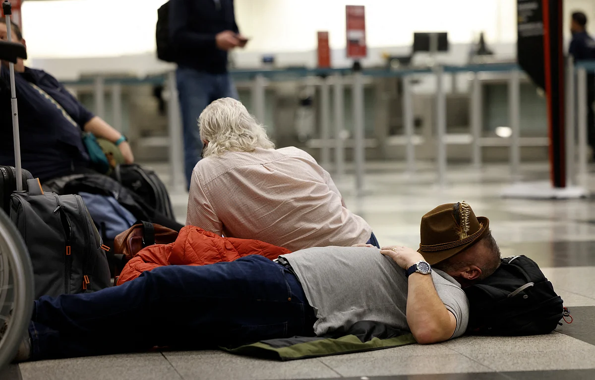 Italy: Thousands stranded overnight as Bergamo airport halts flights