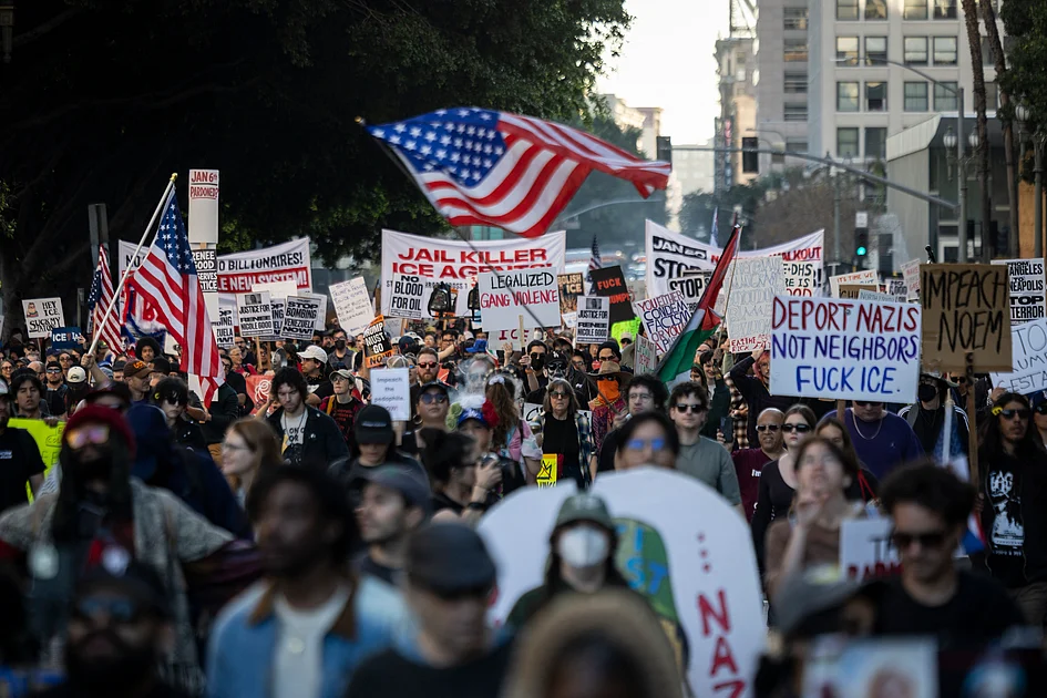 „Erschüttert“: Zehntausende protestieren in Minneapolis gegen tödlichen ...