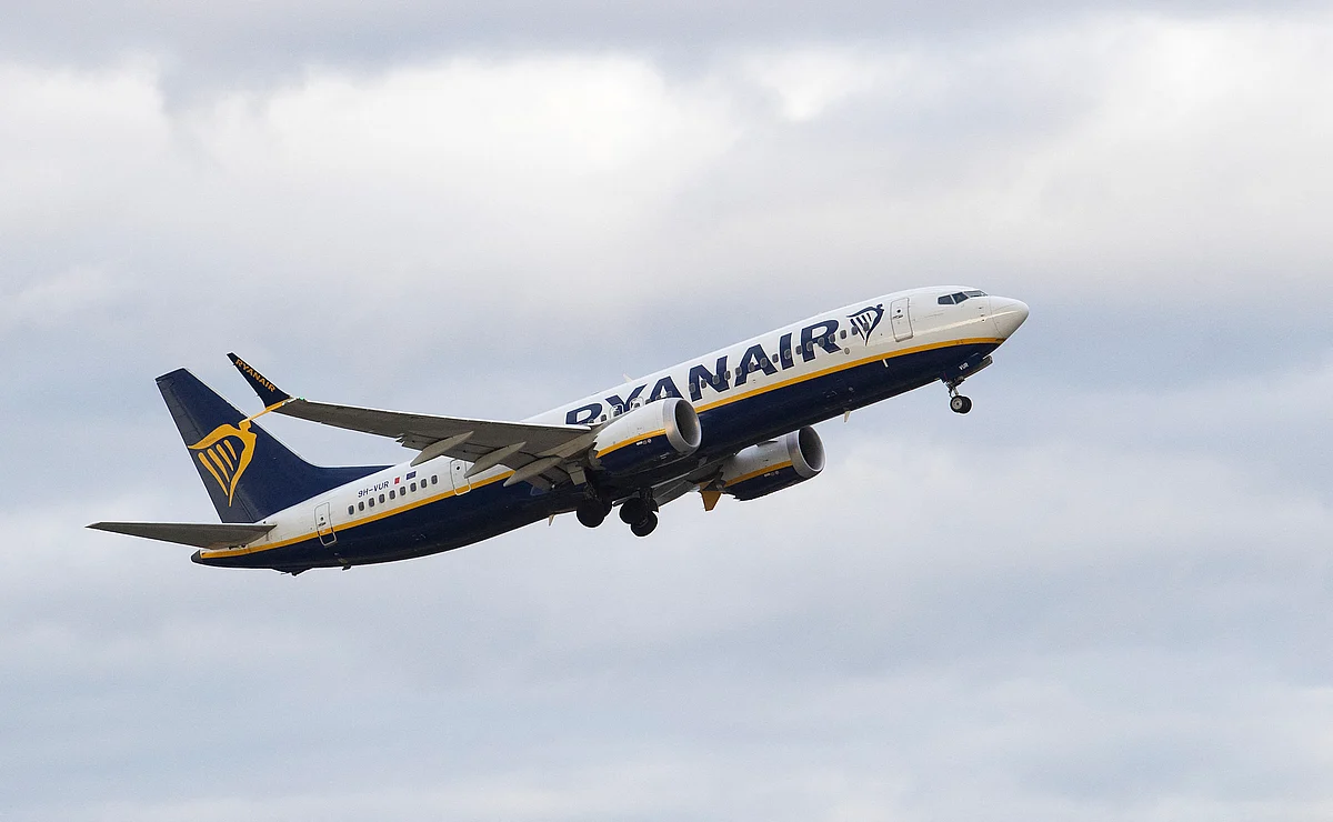 Elon Musk, Ryanair feud rages; airline's boss dismisses takeover threat