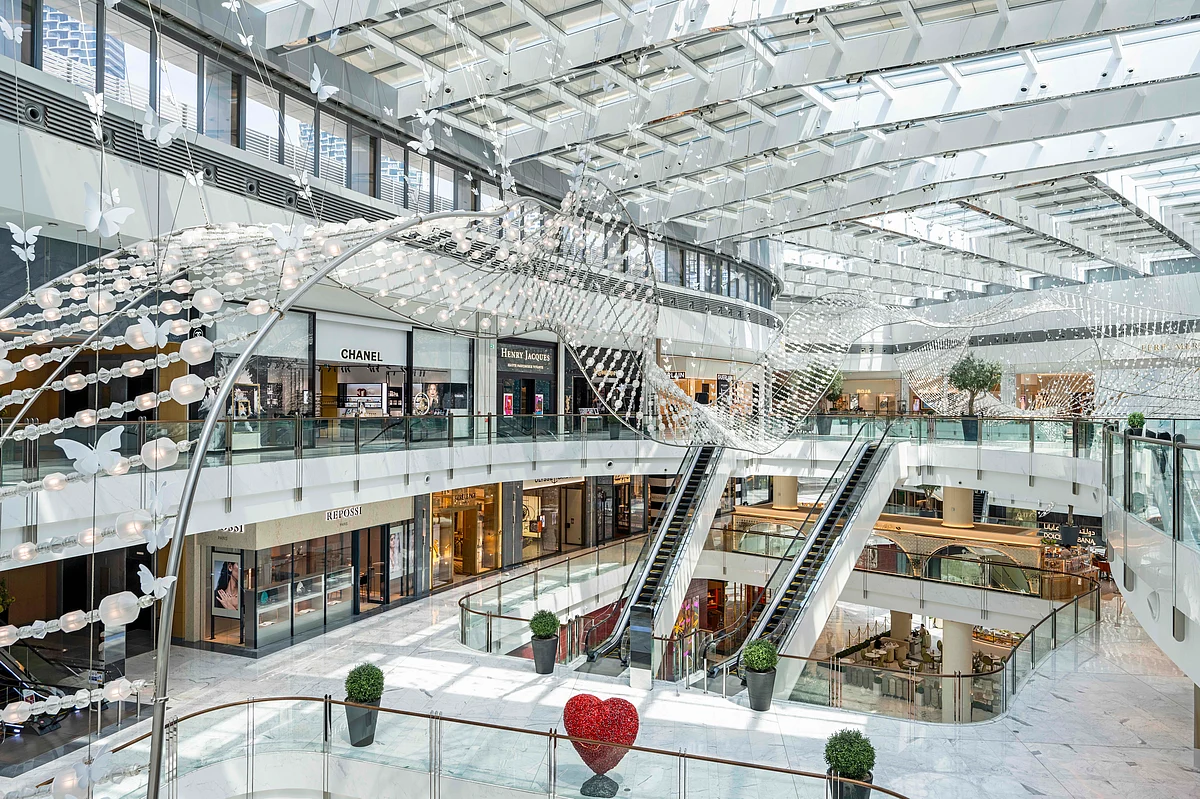 Global superstar Shah Rukh Khan to receive “Global Style Icon” award at Dubai Mall Global Fashion Awards